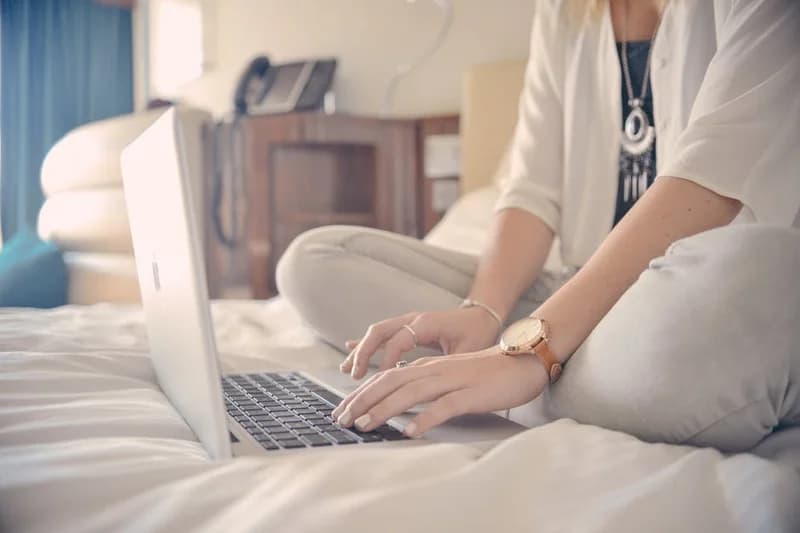Traditional Vs Virtual Education