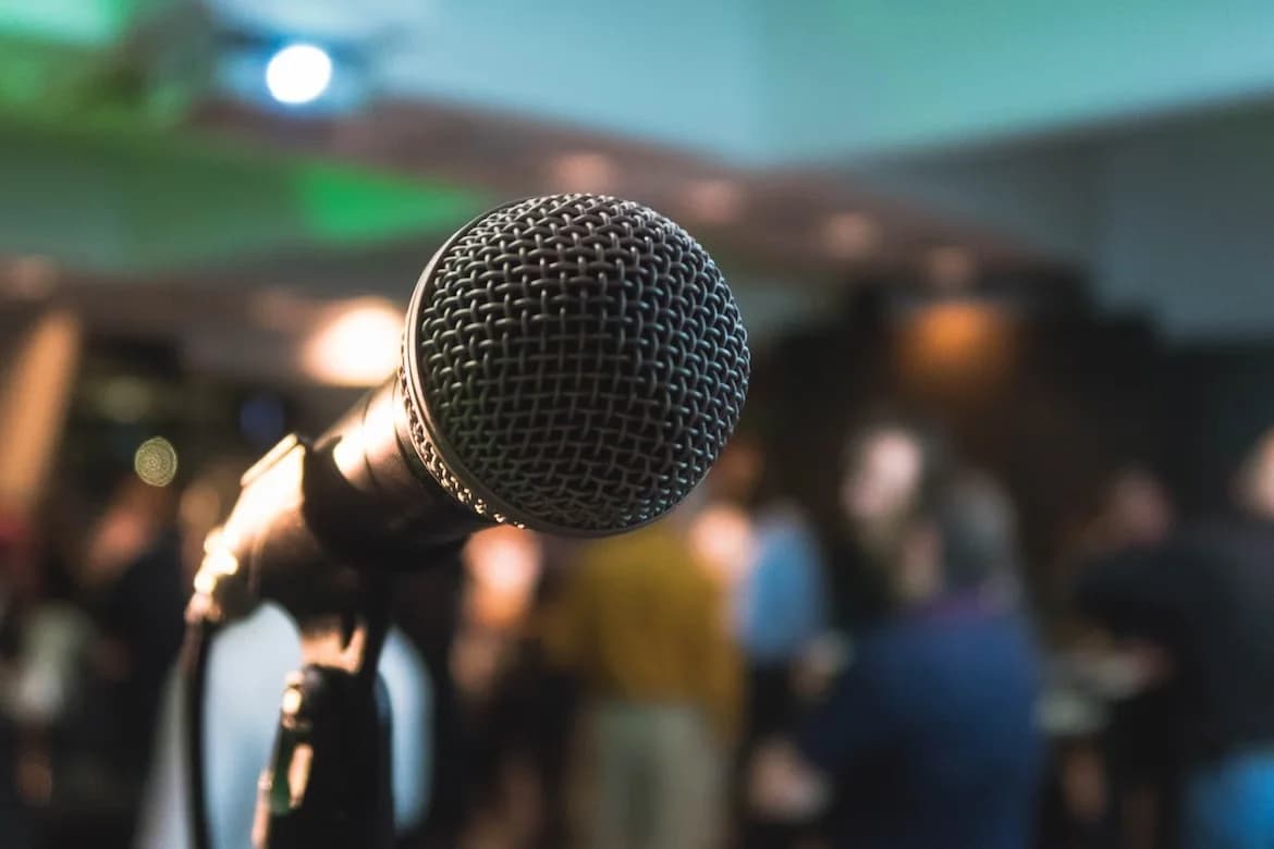 Looking To Get Into Stand-Up Comedy? Her