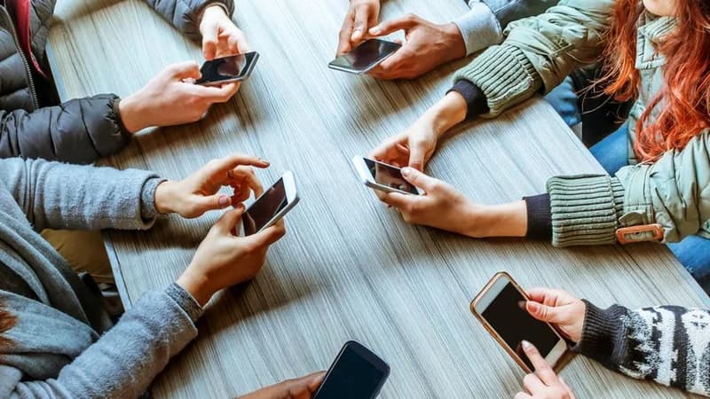 8 Perfect Signs That Prove You Are A Soc