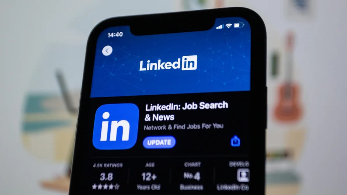 Why Are Personal Storytelling and Employee-generated Content Gaining Views on LinkedIn?