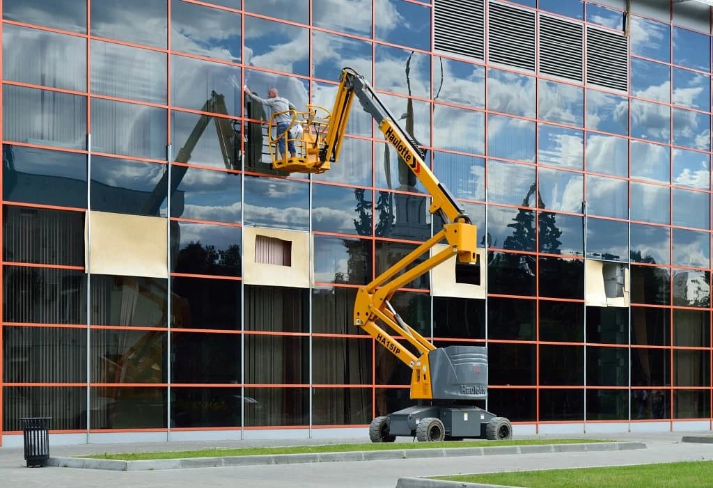 Students design robot to clean windows