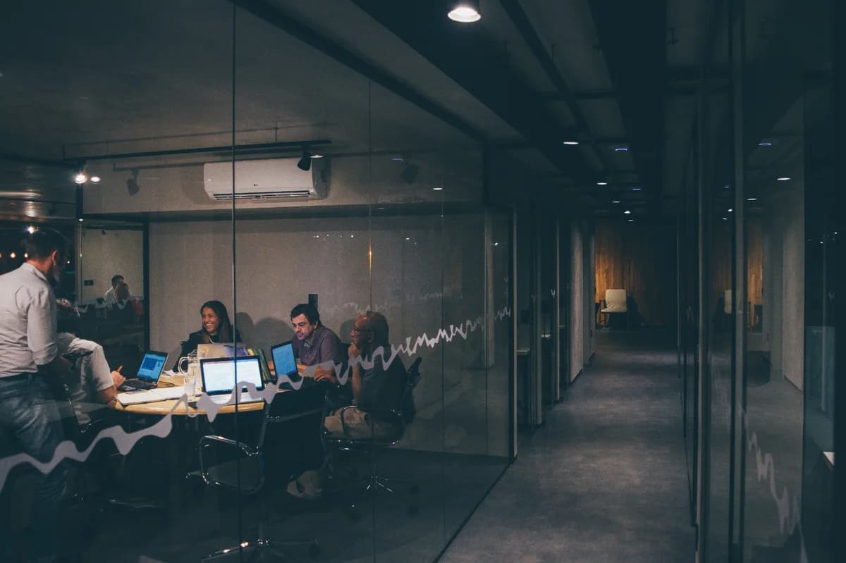 Freelance Or Corporate Job: Which Is Rig