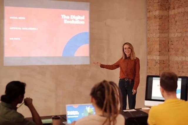The Art of Customized Learning: How to Develop Employee Training Plans Aligned with Goals