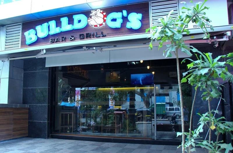 Bulldog’s Bar And Grill – De