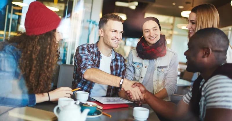 7 Fun, No-Pressure Ways To Meet New Peop