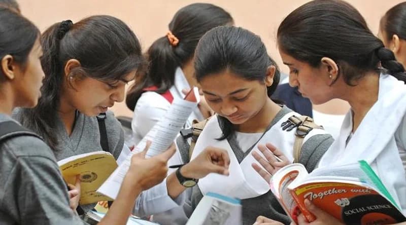 Hindi may be made compulsory till Class 