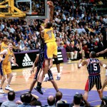 nba_basketball_kobe_bryant_los_angeles_lakers_yao_ming_dunk_houston_rockets_3000x3000_wallpaper_Wallpaper_1024x1024_www.wallpaperswa.com
