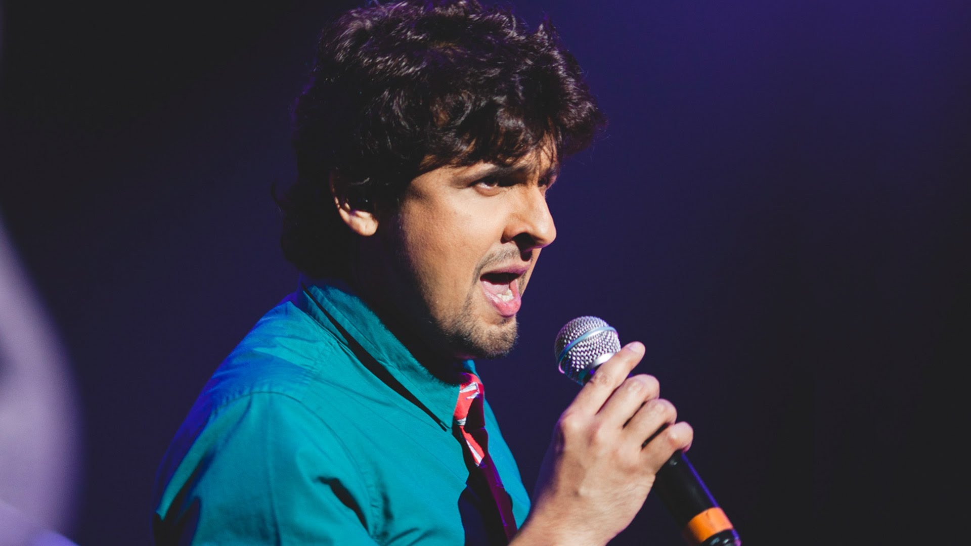Concert in the air Sonu Nigam delights passengers in the air Youth