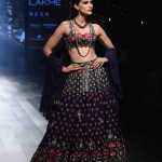 Kriti Sanon for Arpita Mehta’s _Midnight Muse_ at LFW – 10