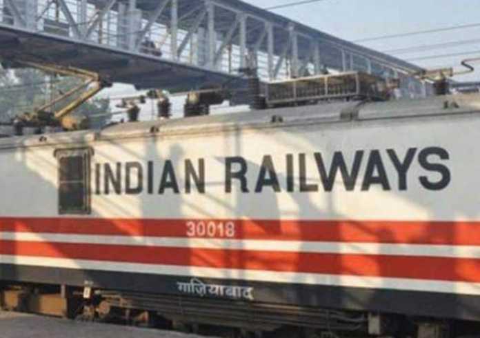Indian Railways Ordered To Install 100 Feet Indian Flags At 75 Railway Stations 1