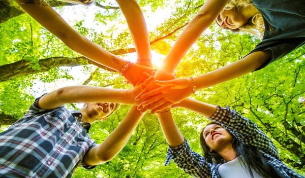 10 Team Building Games that Stimulate Critical Thinking in Students