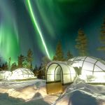 Kakslauttanen-Arctic-Resort-igloors-and-aurora_by_Laurence-Norah